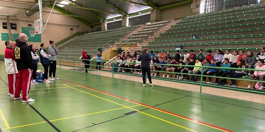 AFEDECYL y la FCYLBM llevan el balonmano a los escolares de Medina del Campo